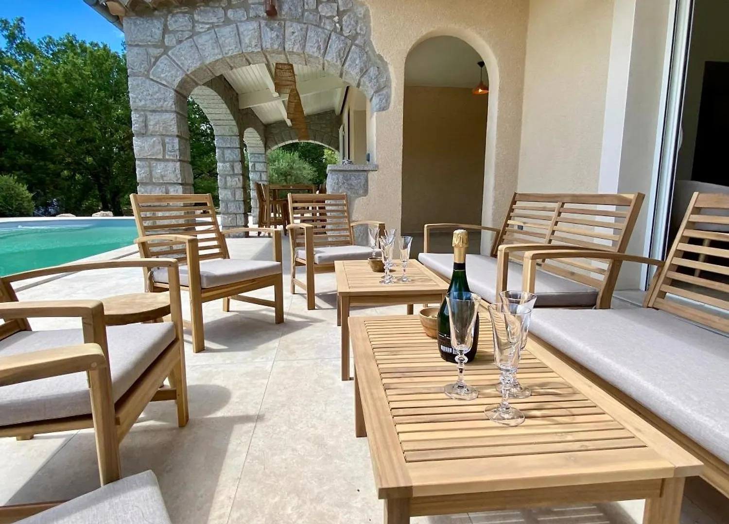 Holiday home Maison Pour 12P, Piscine A Debordement Chauffee D'Avril A Octobre Inclus Ruoms