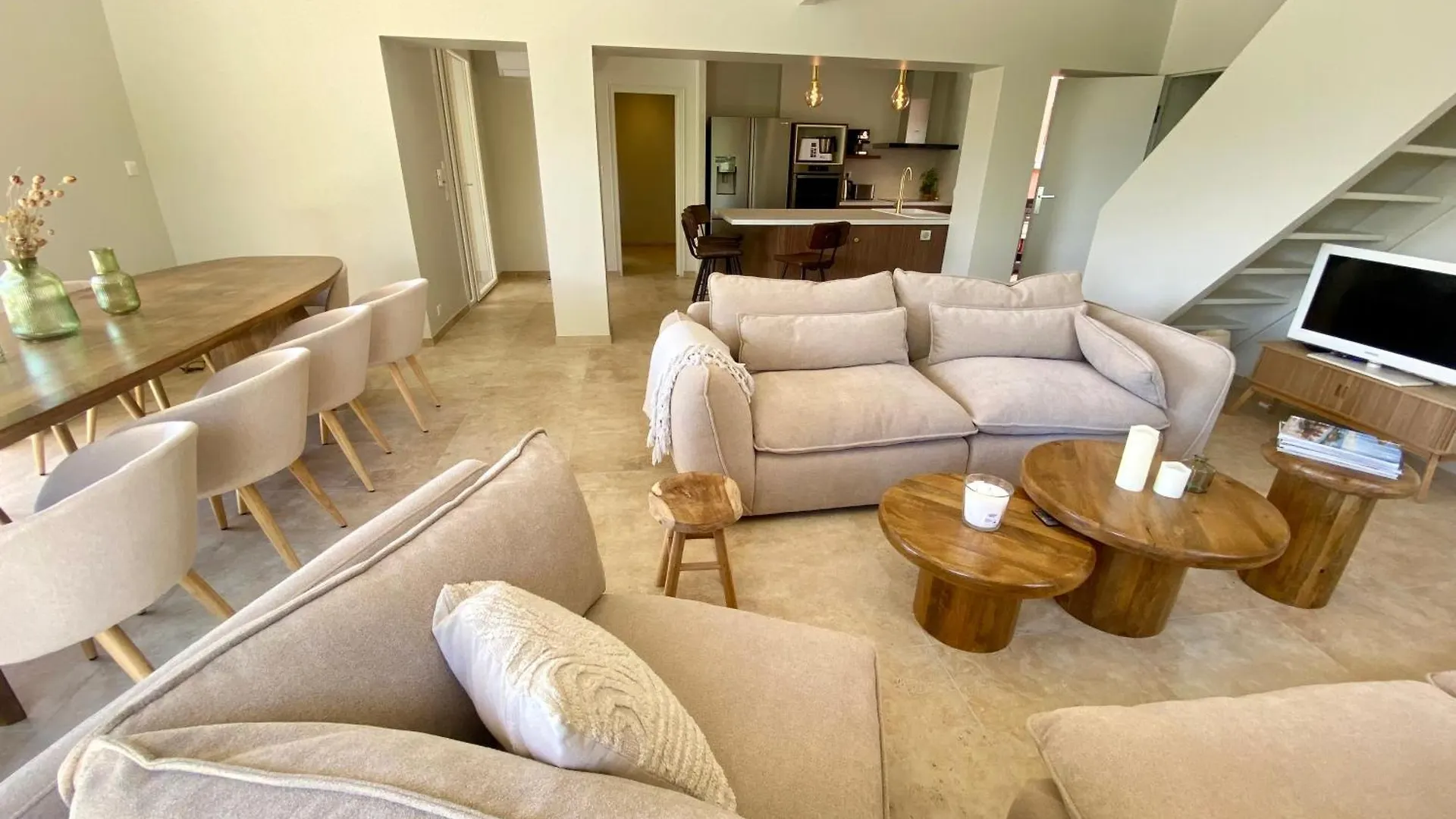 Holiday home Maison Pour 12P, Piscine A Debordement Chauffee D'Avril A Octobre Inclus Ruoms