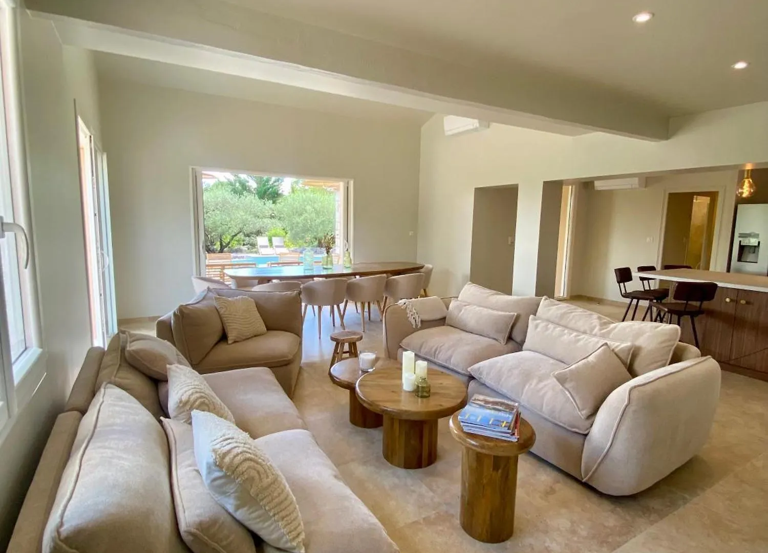 Holiday home Maison Pour 12P, Piscine A Debordement Chauffee D'Avril A Octobre Inclus Ruoms
