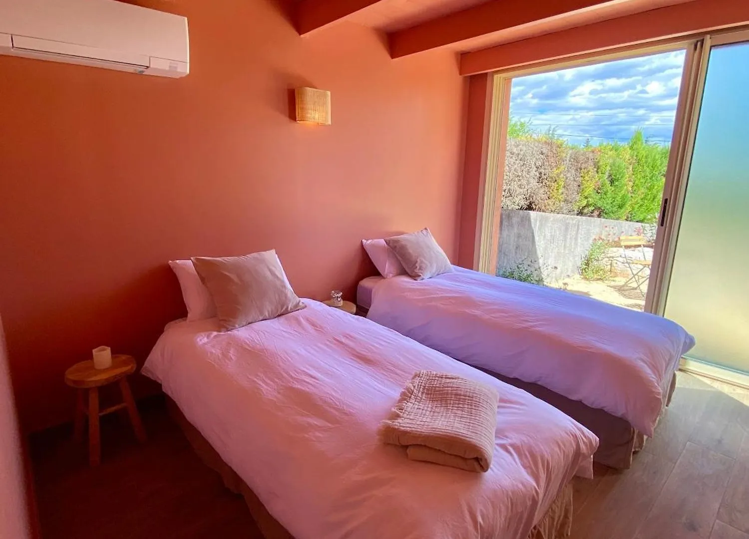 Holiday home Maison Pour 12P, Piscine A Debordement Chauffee D'Avril A Octobre Inclus Ruoms France
