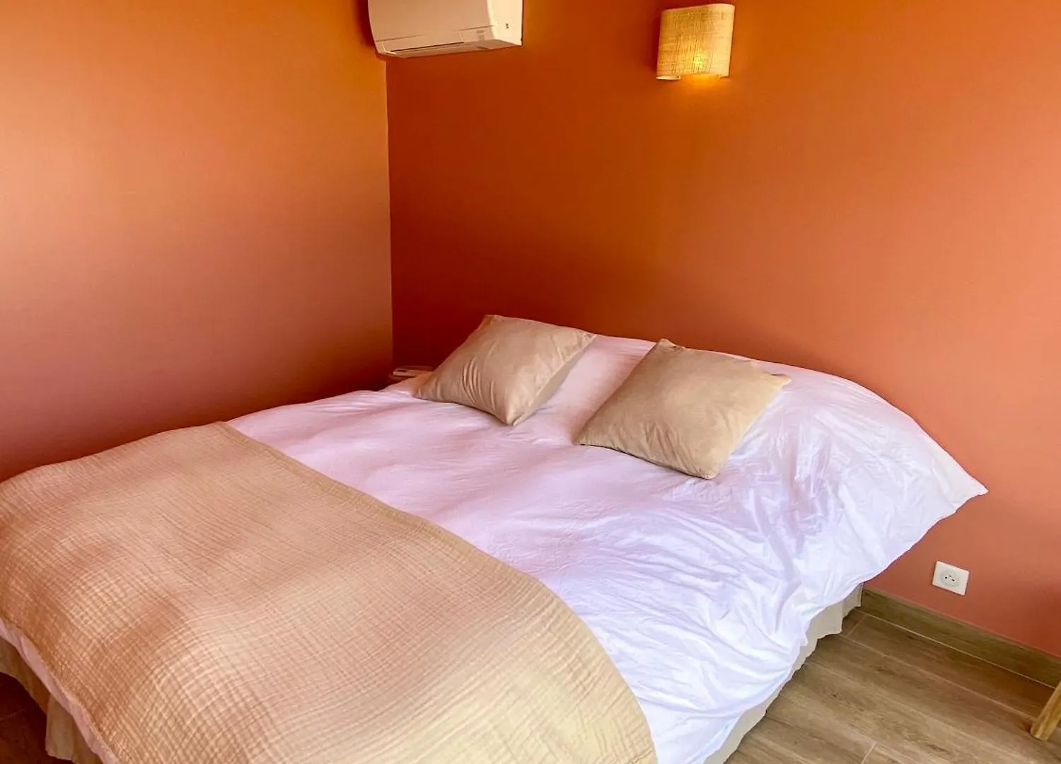 Holiday home Maison Pour 12P, Piscine A Debordement Chauffee D'Avril A Octobre Inclus Ruoms